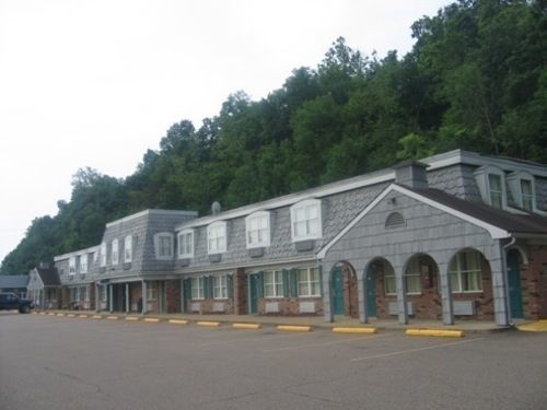 Country Squire Inn And Suites Coshocton Esterno foto
