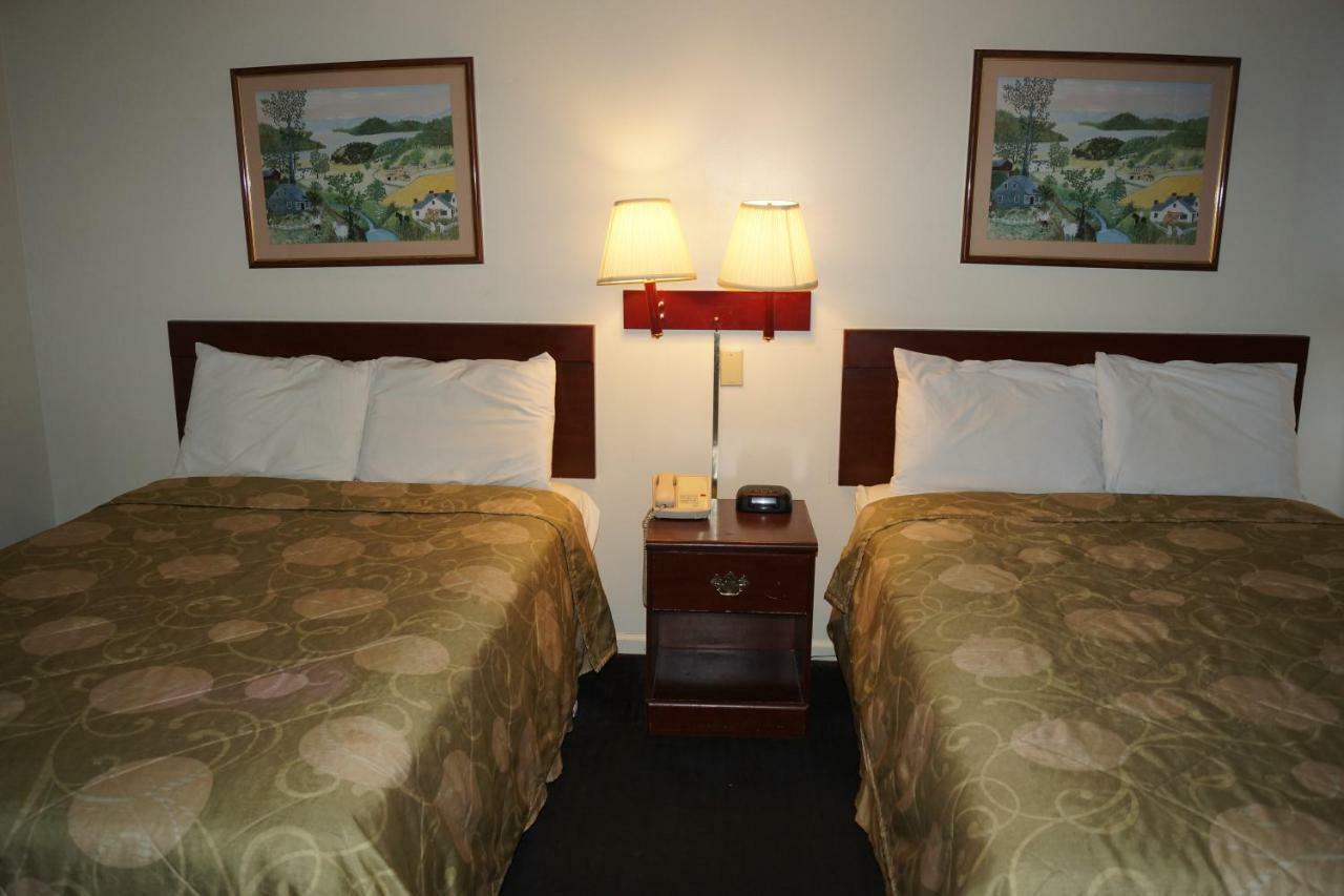 Country Squire Inn And Suites Coshocton Esterno foto